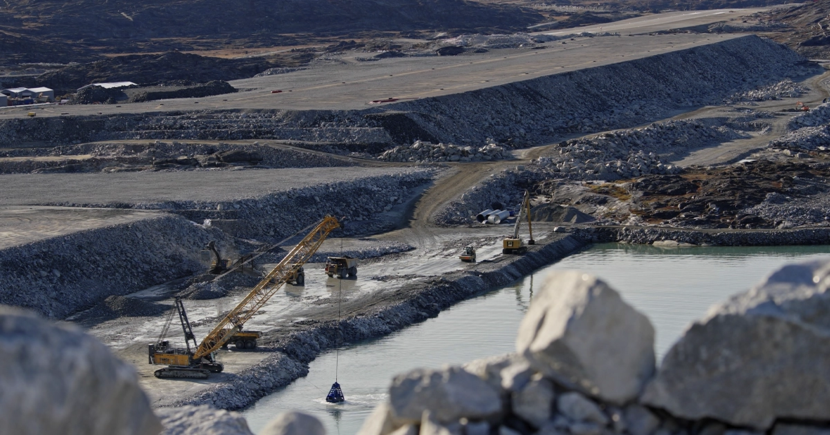 Munck arbejder på lufthavnsbyggeri i Ilulissat, Grønland